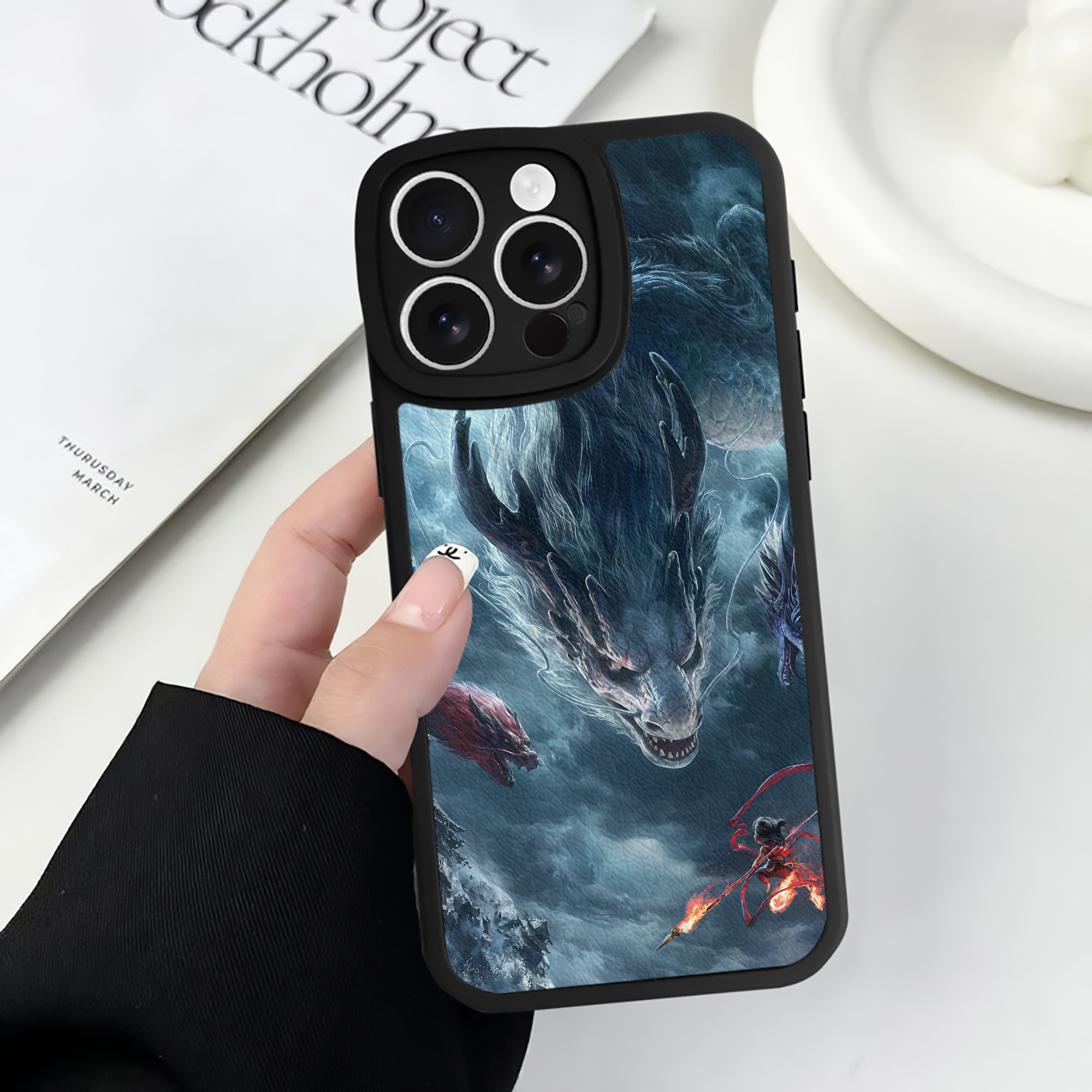 （画像用） Ne Zha 2 ナタ 魔童の大暴れ 【iPhone 16シリーズ対応】シリコンスマホケース（レザー調） 材質：シリコン